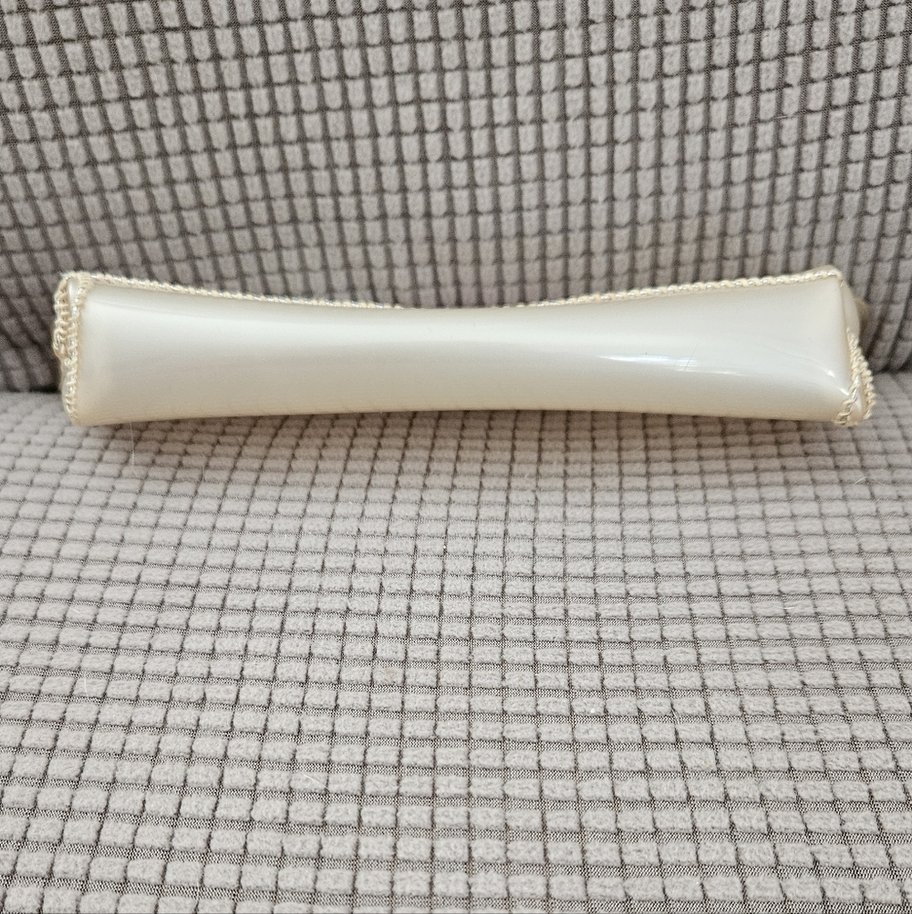 Vintage Vinyl Floral Cream Clutch - Picture 3 of 8